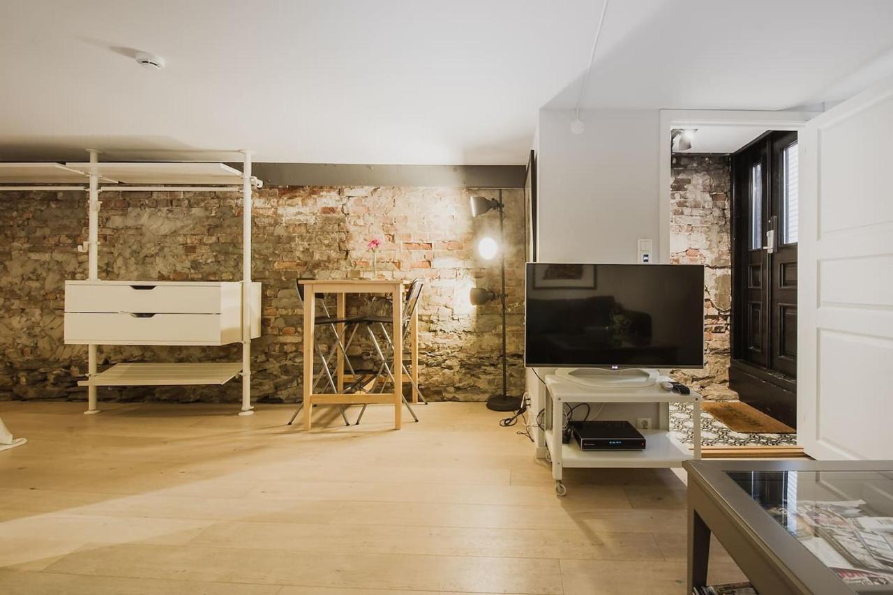 Central Studio Basement Appartement *